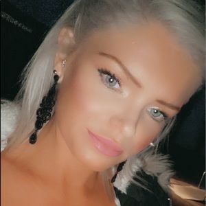 Meet your Posher, Elley